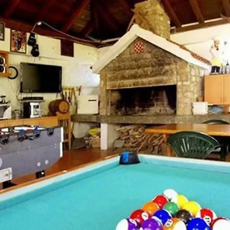 In Preko With Terrace, Air Conditioning, Wi-fi, Washing Machine Appartement Preko