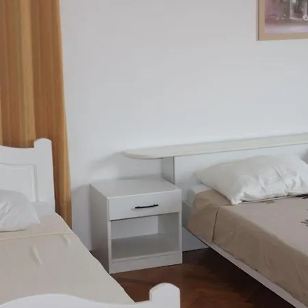In Preko With Terrace, Air Conditioning, Wi-fi, Washing Machine Appartement Preko